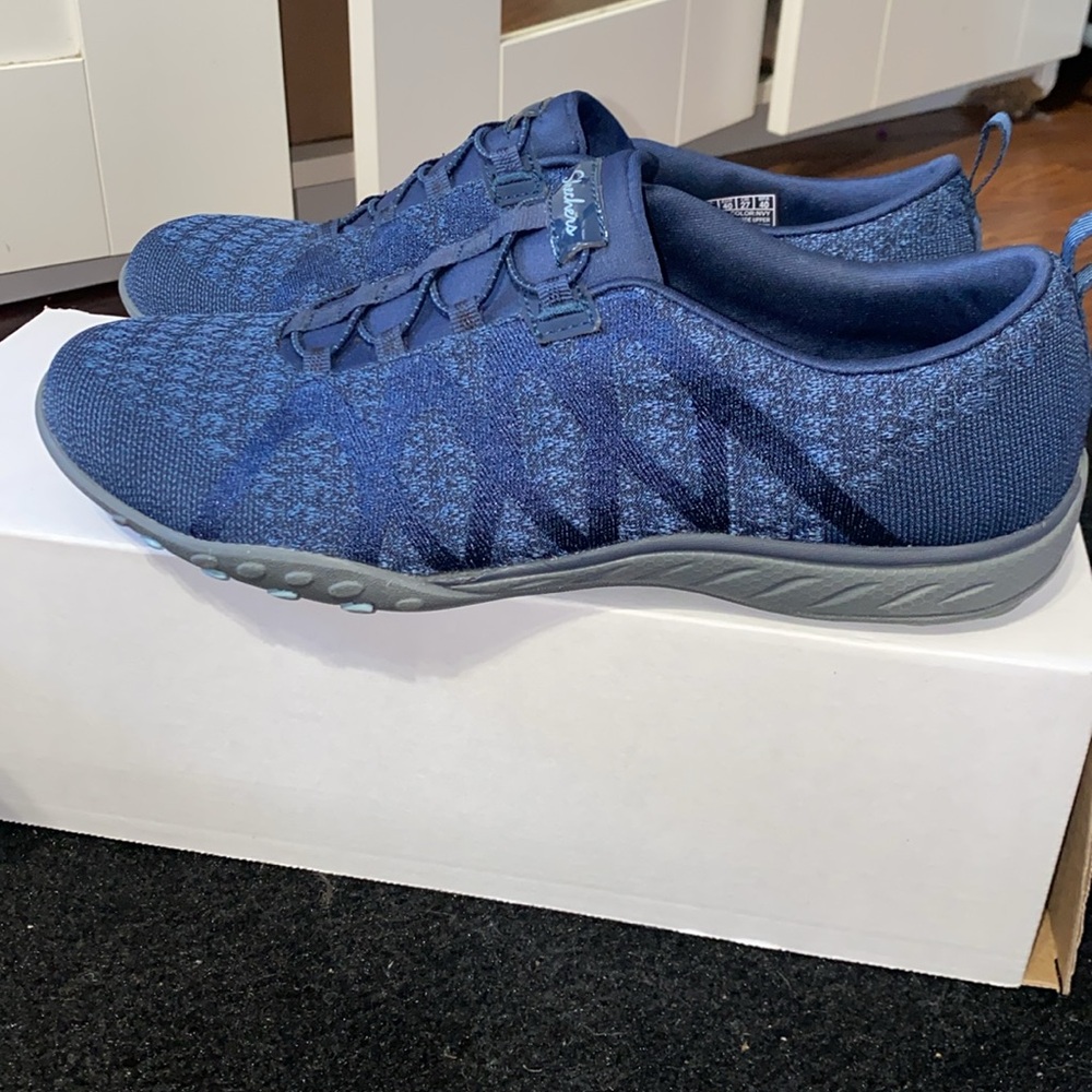 NWT Skechers Relaxed Fit® Breathe Easy Infi-Knity Women's Slip-On Shoes - Picture 3 of 5